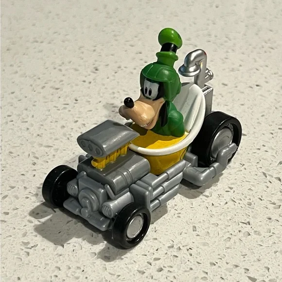 GOOFY Roadster Fisher Price Disney Mickey & Racers Turbo Tubster - Picture 1 of 5